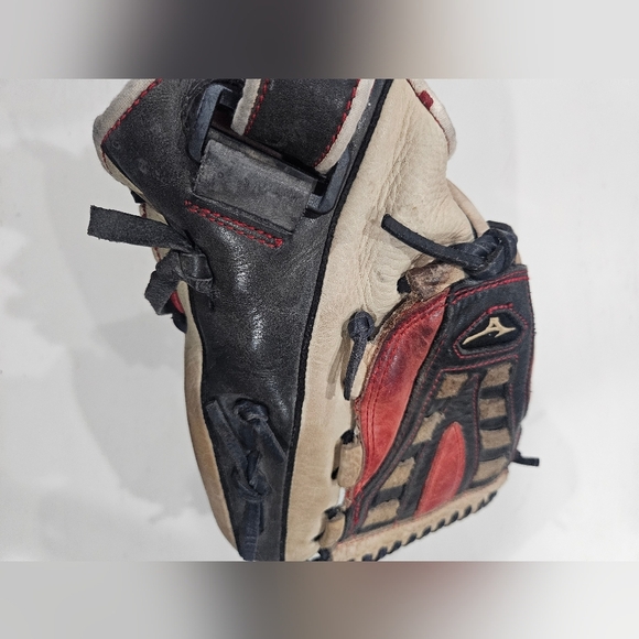 Mizuno Softball Baseball Glove 13 in Full Grade Leather Superior Design GCK1300 - Picture 3 of 8